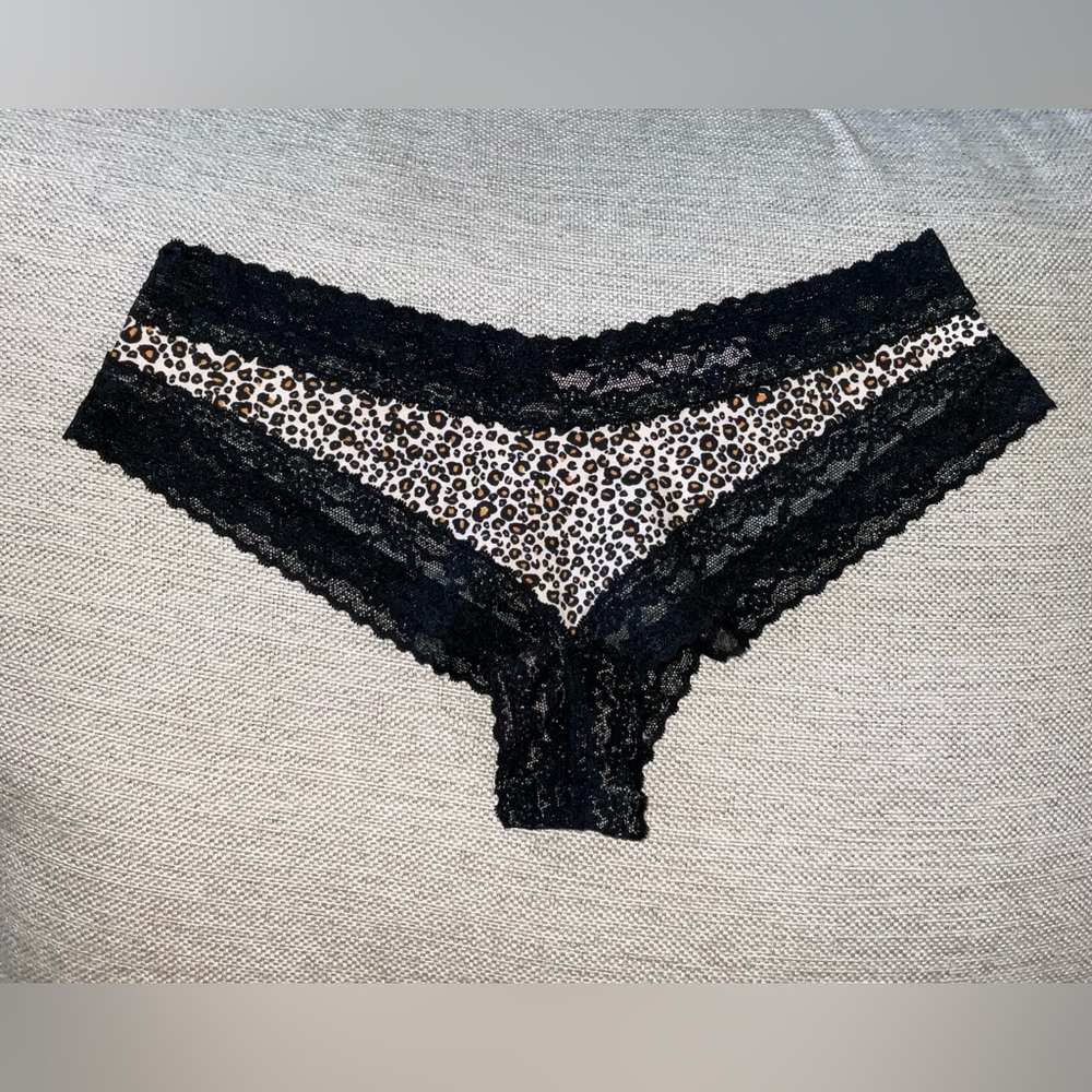 ❤️Victoria's Secret Animal Print Lace Cheeky Panties❤️
